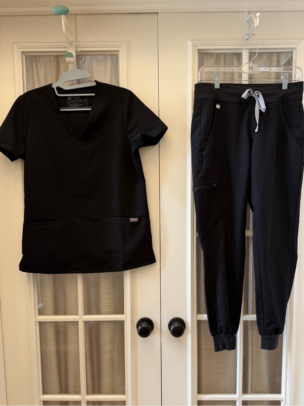 XS Black Women’s Figs Scrub Set w/ Joggers EUC